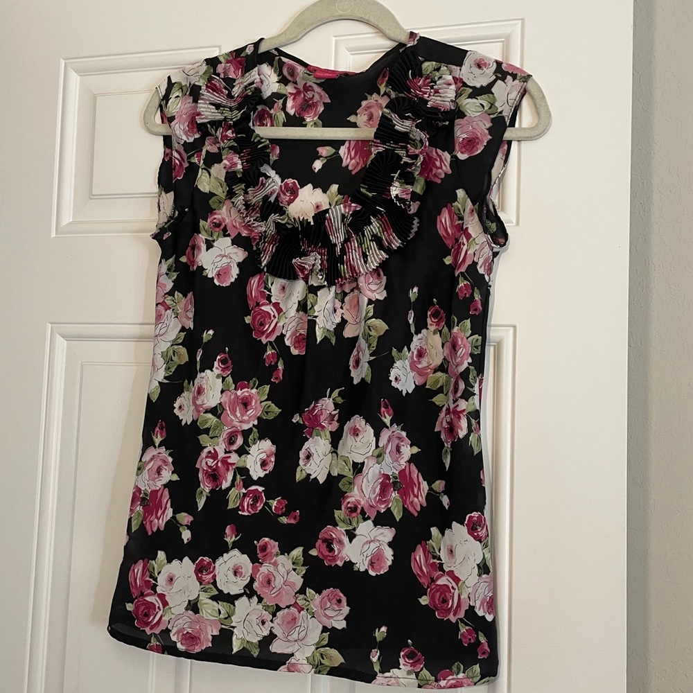Sunny Leigh floral blouse🔥